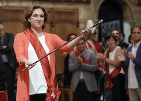 The new mayor of Barcelona, Ada Colau shows the mayor's baton after being sworn in as mayor of Barcelona during the investiture session at the Barcelona City-Hall on June 13, 2015. The anti-eviction activist turned politician Ada Colau was sworn in as the first female mayor of the Spanish city of Barcelona on June 13, 2015 thanks to the support of independents and Socialists after her list of candidates won 11 of the 41 seats in local elections on May 24.  AFP PHOTO / LLUIS GENE